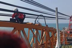 Load sensor pedestal crane